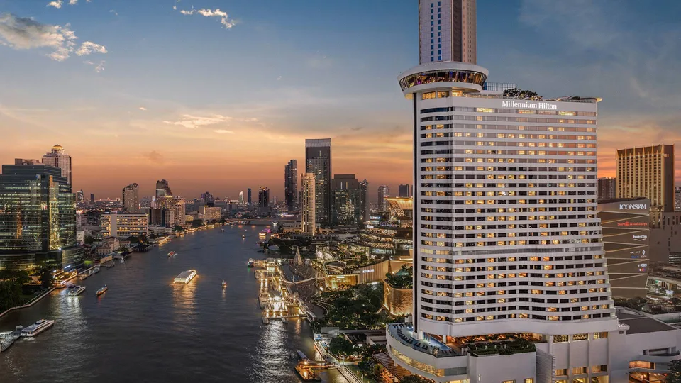 Millennium Hilton Bangkok beside the Chao Phraya River at twilight